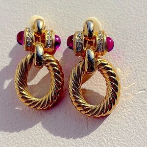 Gorgeous clip on earrings in gold tone and rhinestone